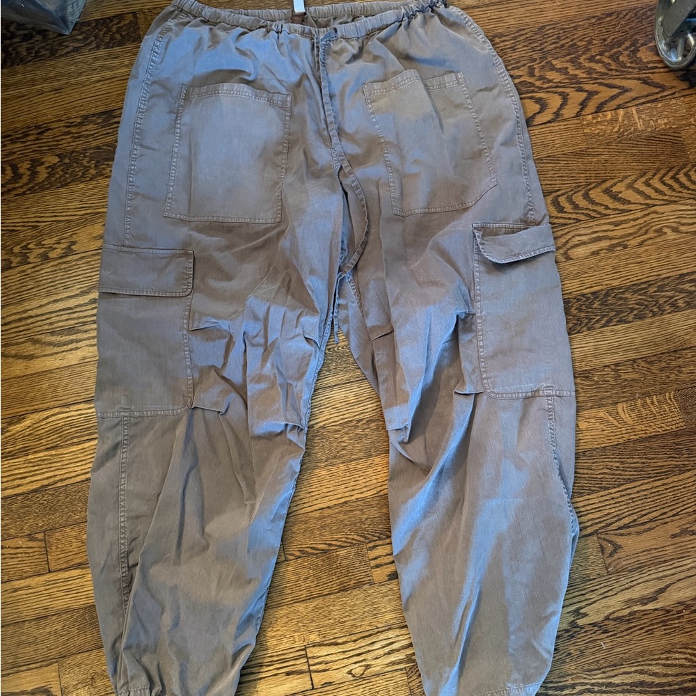 SKIMS womens/mens Cargo Pants in Light Gray